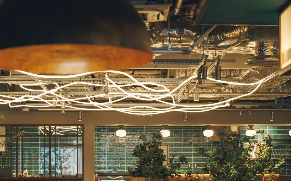 Un encantador salón de comidas cerca del aeropuerto de Naha