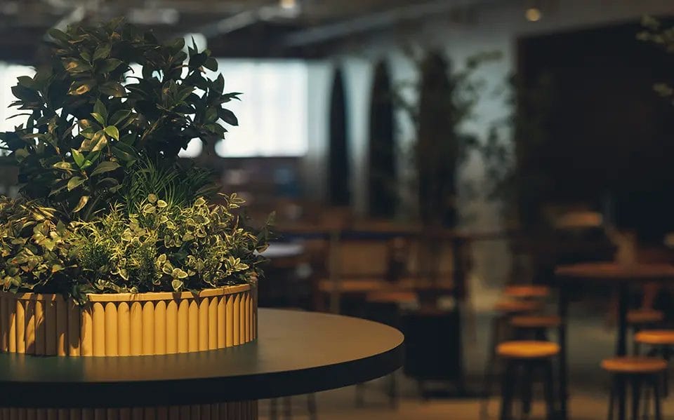 Ruang kafe yang santai tempat Anda bisa beristirahat.