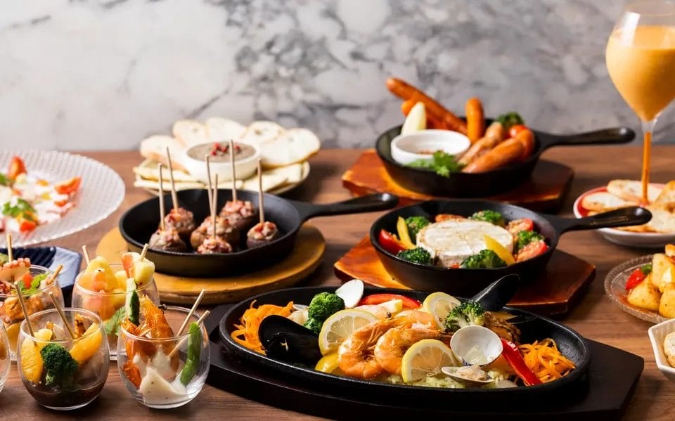 Tıpkı lüks bir restoranınki gibi bir sıra