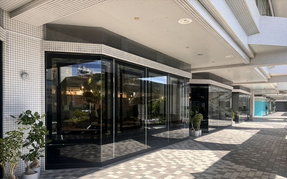 真嘉比からも便利なフードホール