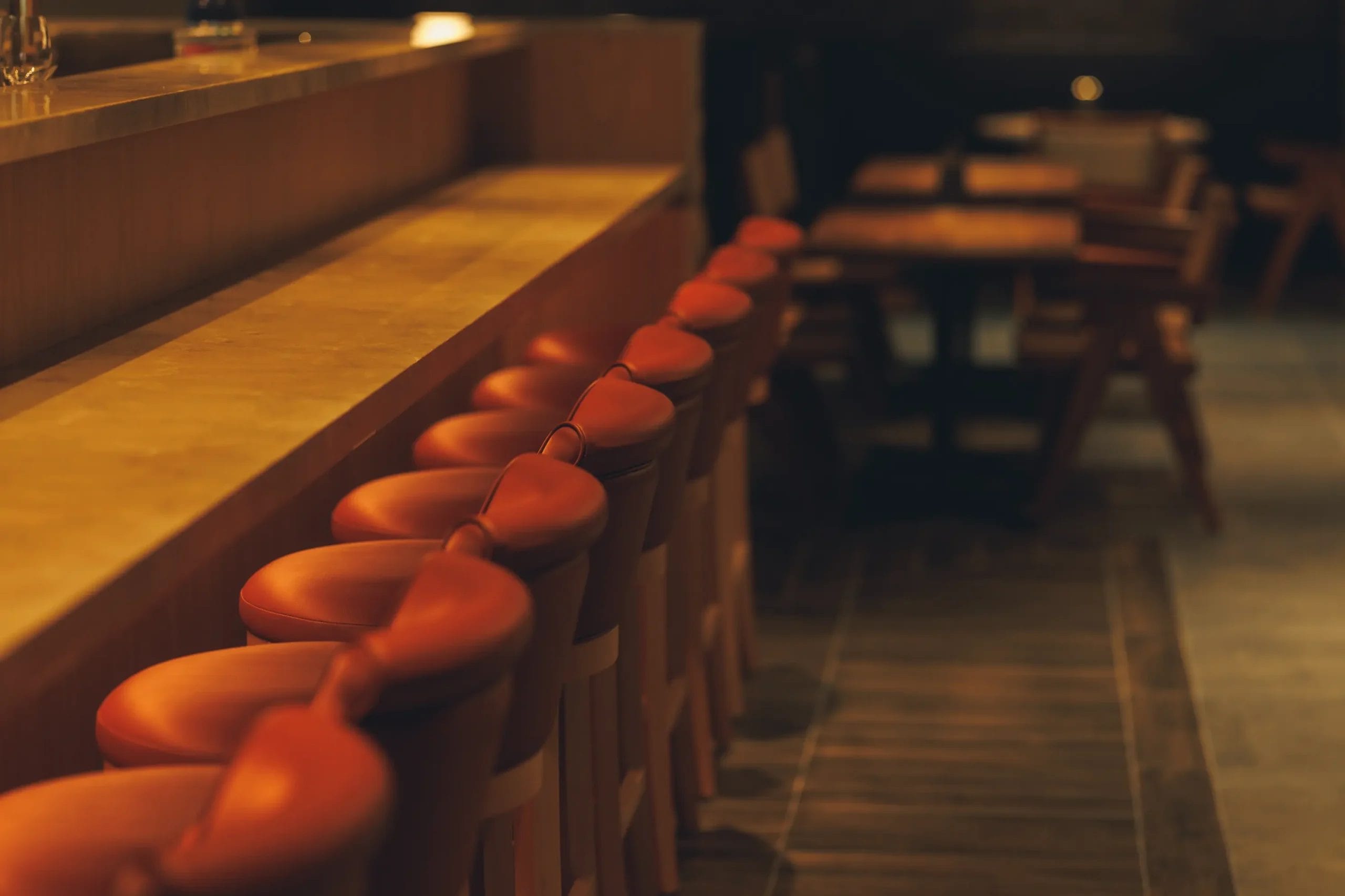 カウンター席でひとり