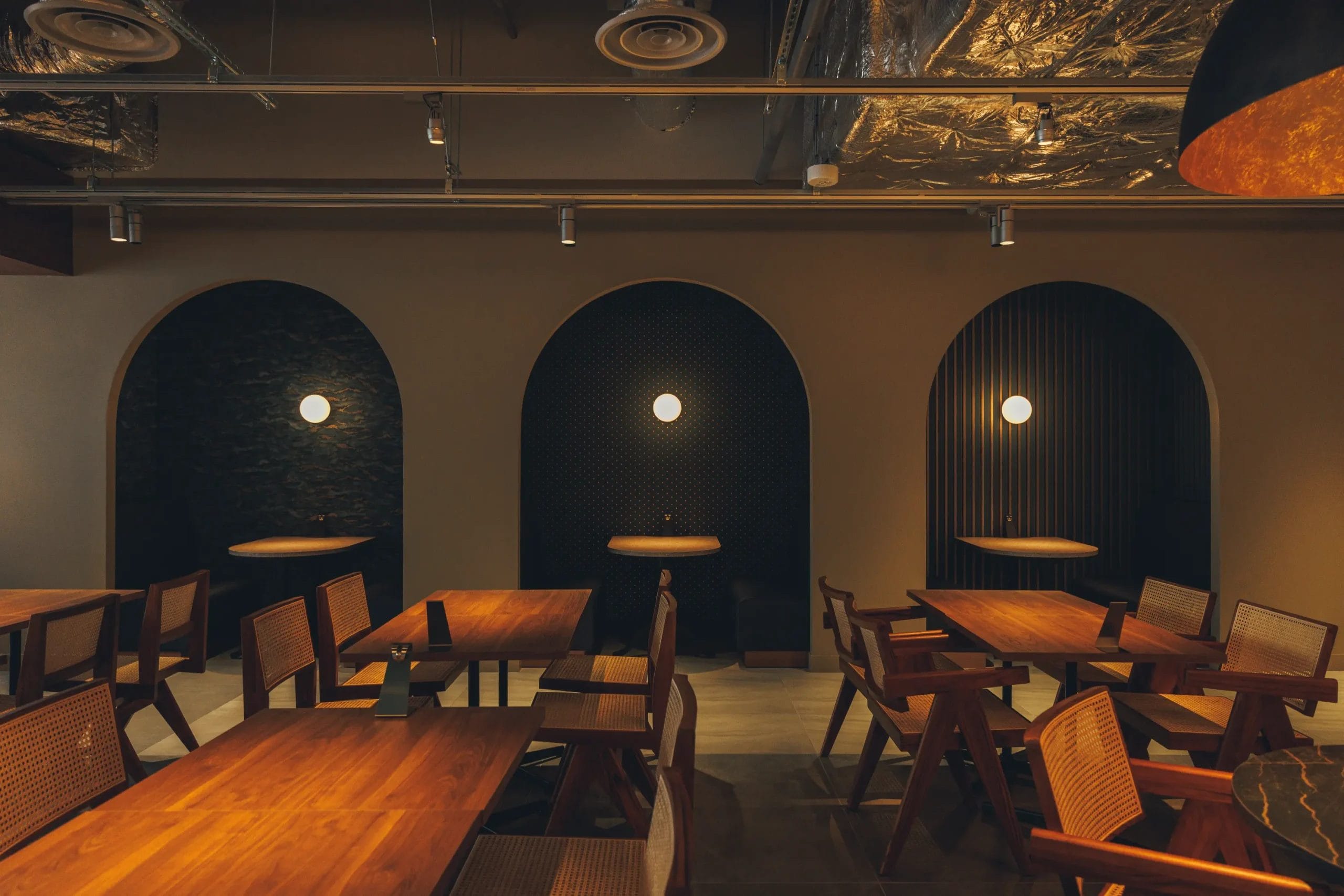 隠れ家のような落ち着いた雰囲気で高級ランチ沖縄を満喫