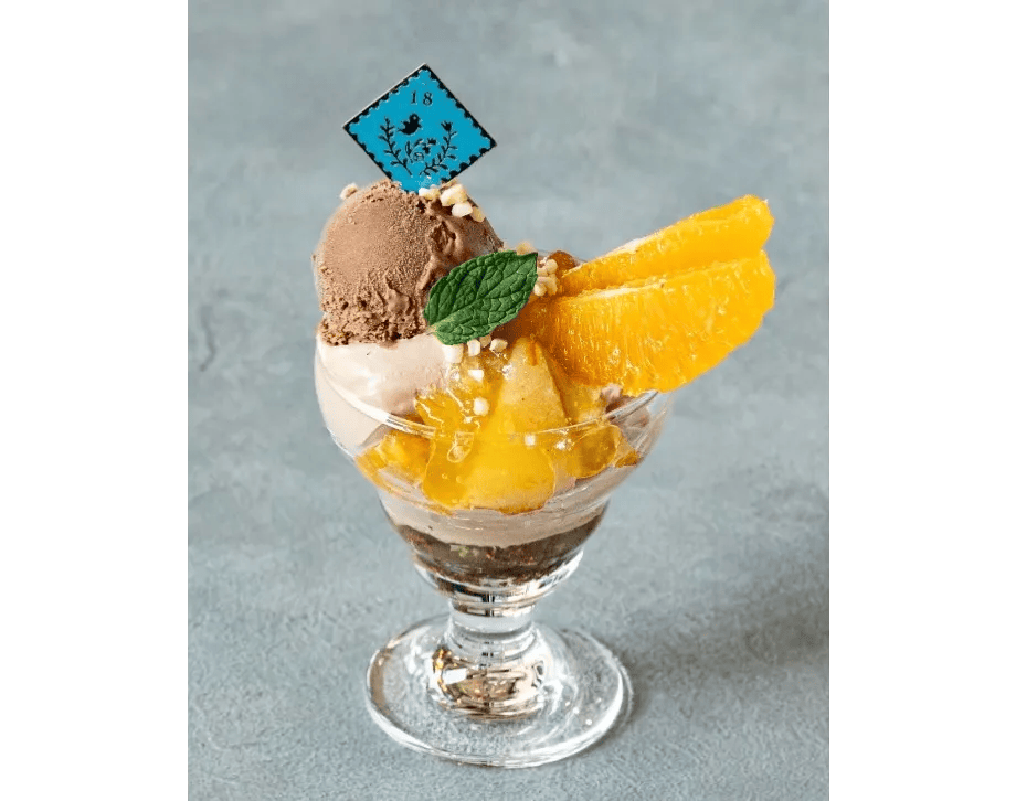 期間限定の小さなパフェ