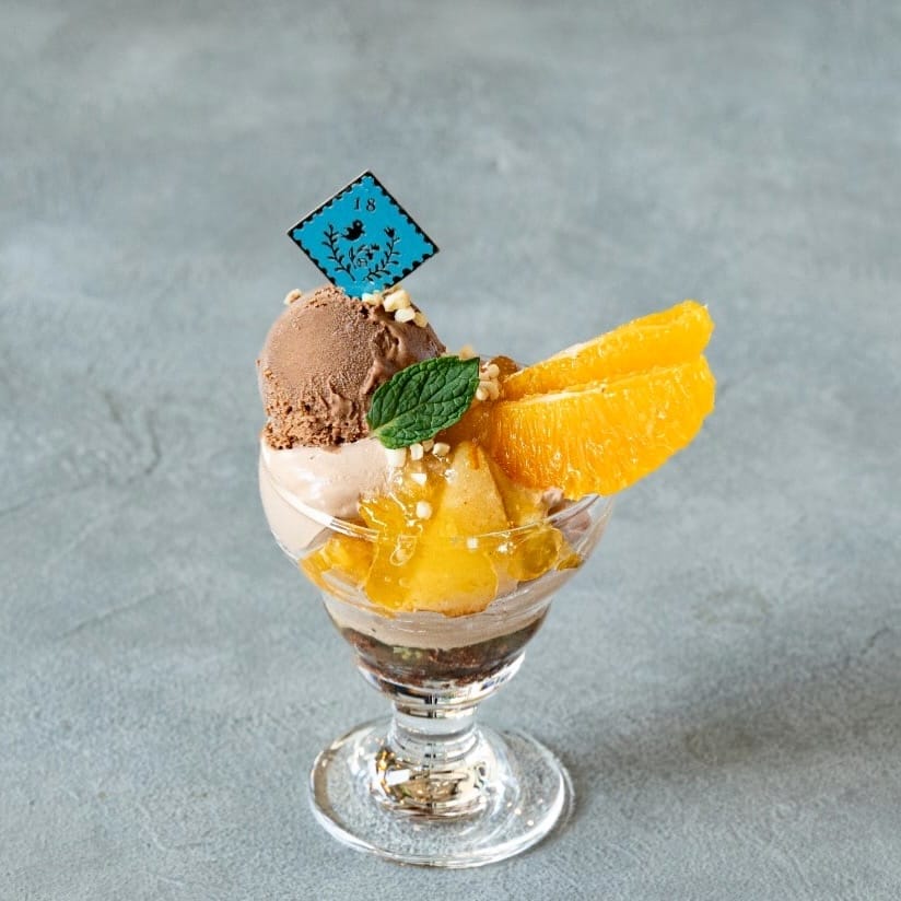 期間限定の小さなパフェ