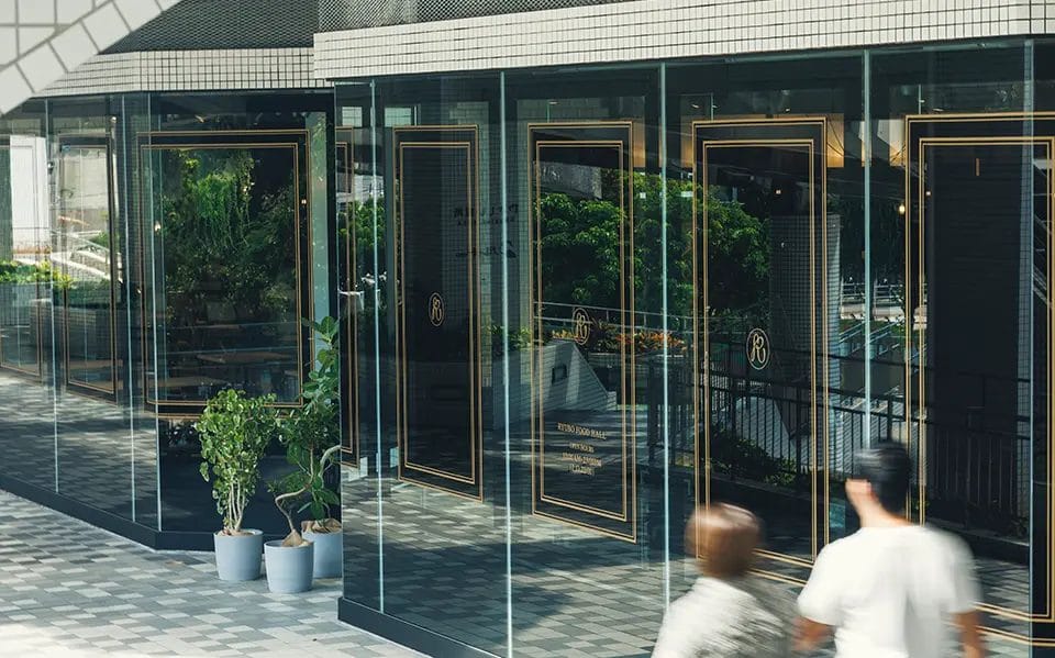 一個匯集了許多受歡迎的日式、西式和中式特色餐廳的大廳。